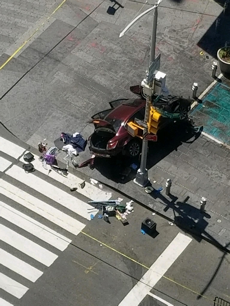 Illustration for article titled One Dead, 22 Injured After Speeding Car Hits Pedestrians In Times Square